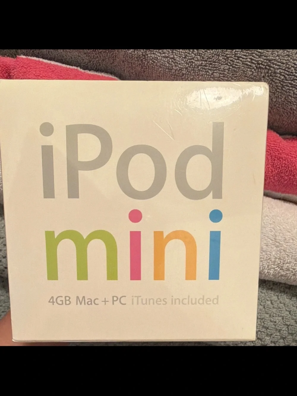 Apple iPod mini Box - White and Gold Text